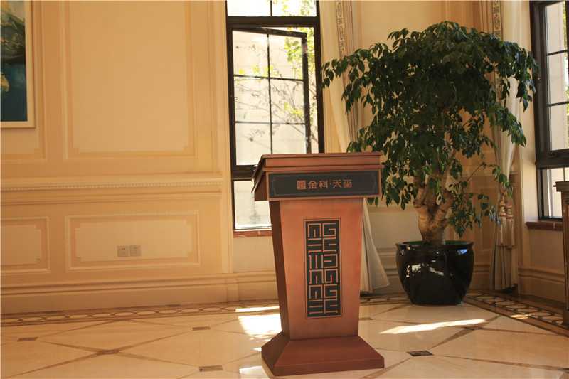 在標(biāo)識(shí)設(shè)計(jì)中，色彩帶給人的感受